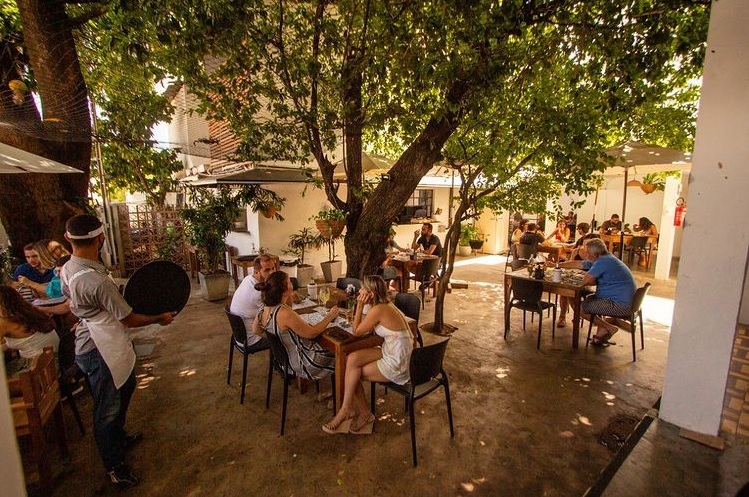 Bar temático em canoas com muita comida boa e espaço pet friendly. . .